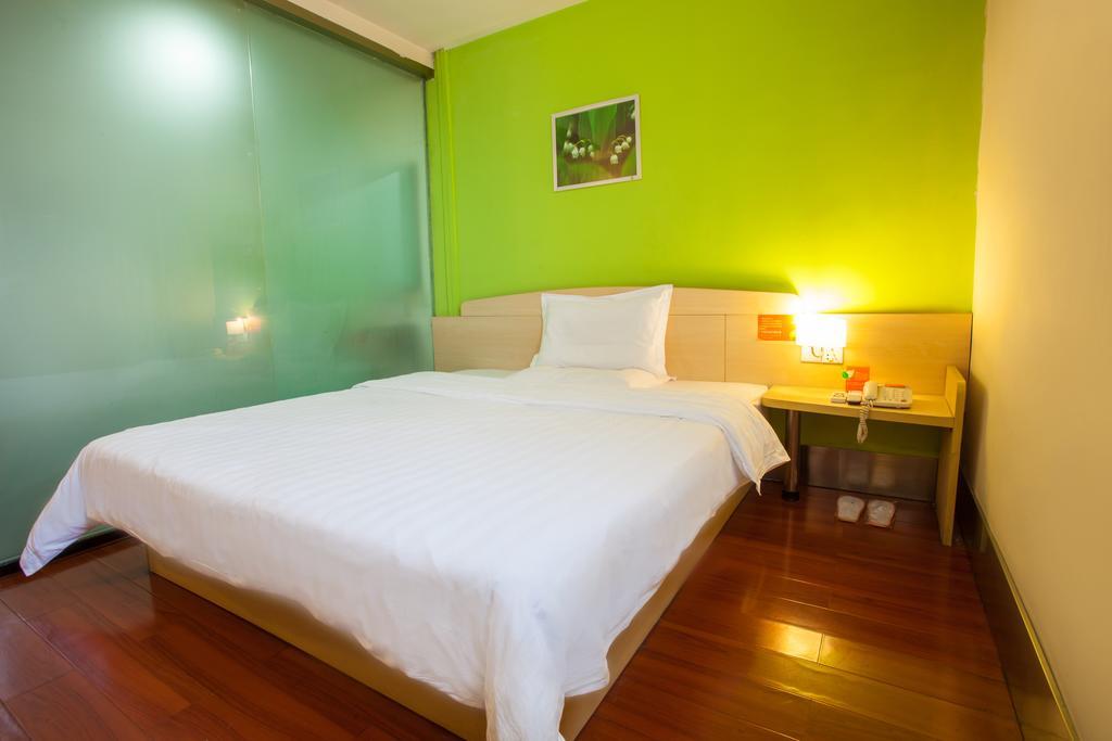 7Days Inn Zhuhai North Railway Station Jinding Room photo